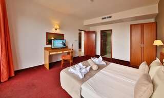 Отель Prestige Hotel and Aquapark-All inclusive Золотые Пески Апартаменты с 1 спальней и балконом (2 взрослых + 2 детей)-6