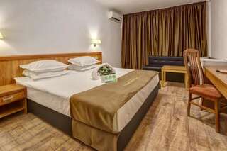 Отель Prestige Hotel and Aquapark-All inclusive Золотые Пески Двухместный номер с 1 кроватью или 2 отдельными кроватями и балконом-1