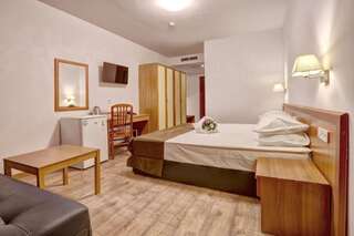 Отель Prestige Hotel and Aquapark-All inclusive Золотые Пески Двухместный номер с 1 кроватью или 2 отдельными кроватями и балконом-6