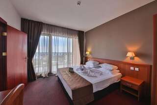 Отель Prestige Hotel and Aquapark-All inclusive Золотые Пески Апартаменты с 1 спальней и балконом-4