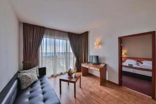 Отель Prestige Hotel and Aquapark-All inclusive Золотые Пески Апартаменты с 1 спальней и балконом-8